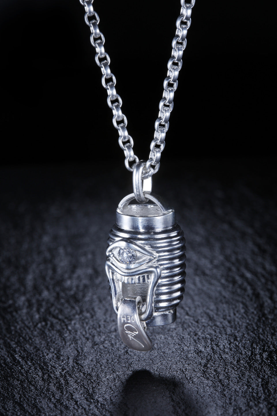 CHO-CHIN Pendant / Necklace